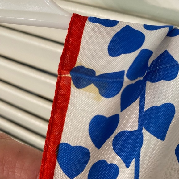 Birkin scarf with red outlined poppies with blue hearts - Picture 6 of 6